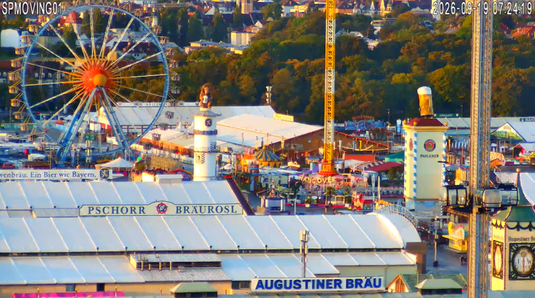 Oktoberfest 2026 Miunchene – festivalio palapinės ir lankytojai